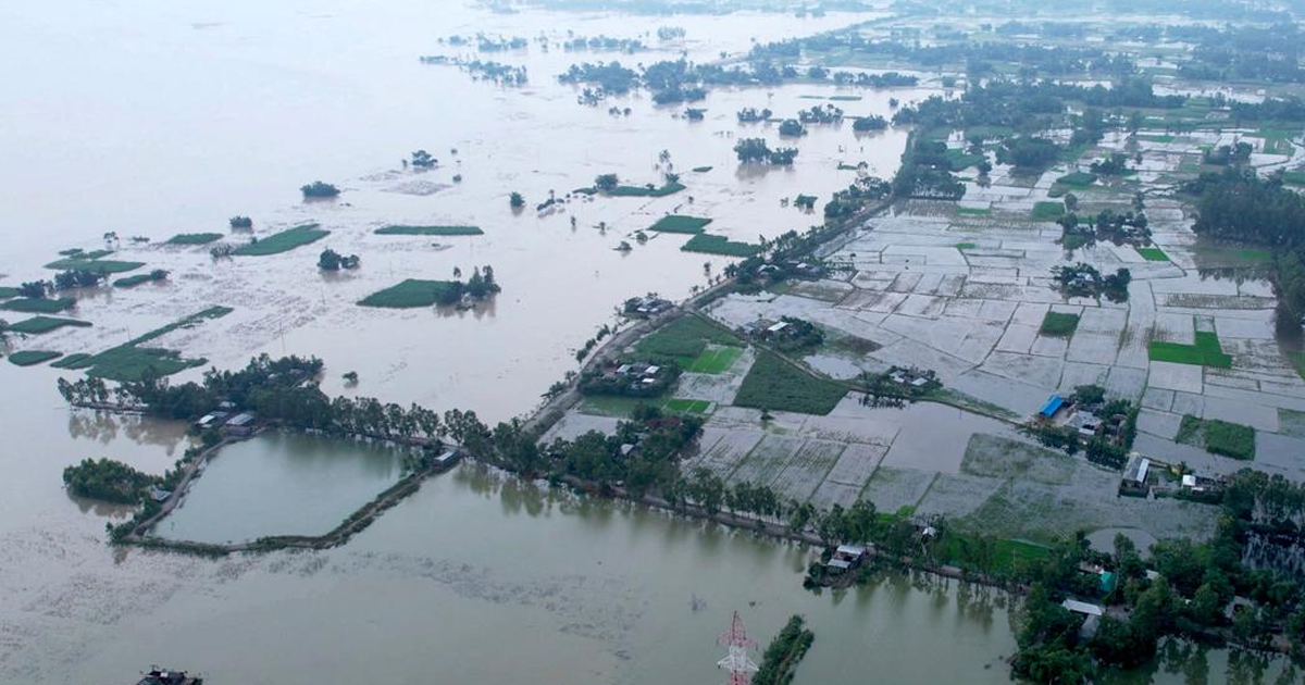 বন্যায় বিপর্যস্ত বাংলাদেশ, প্লাবিত ১২টি জেলা, জলবন্দি প্রায় ৪০ লক্ষ মানুষ, মৃতের সংখ্যা বেড়ে ২০